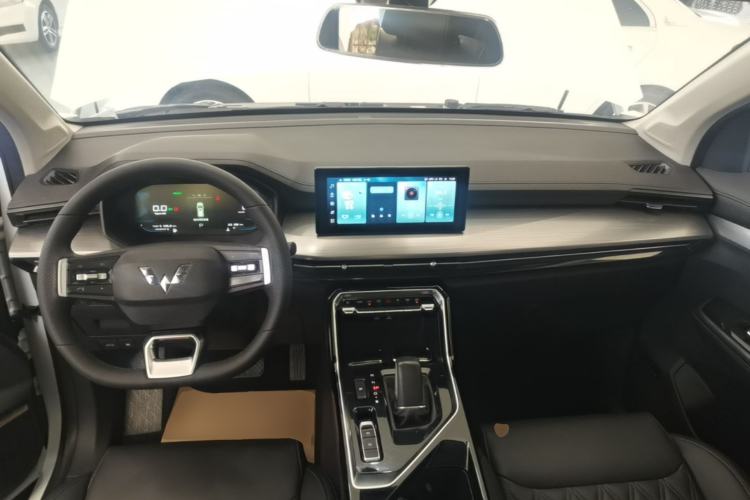 Used Wuling Asta 2022 2.0L DHT Electric-Speed Version Center Console