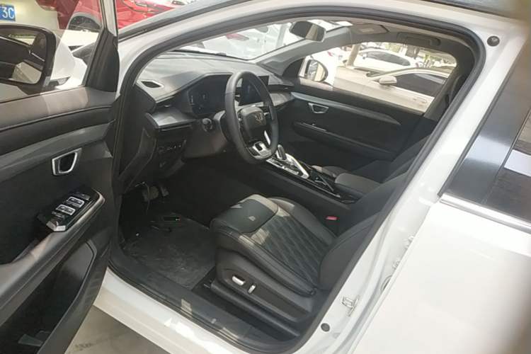 Used Wuling Asta 2022 2.0L DHT Electric-Speed Version Driver Seat