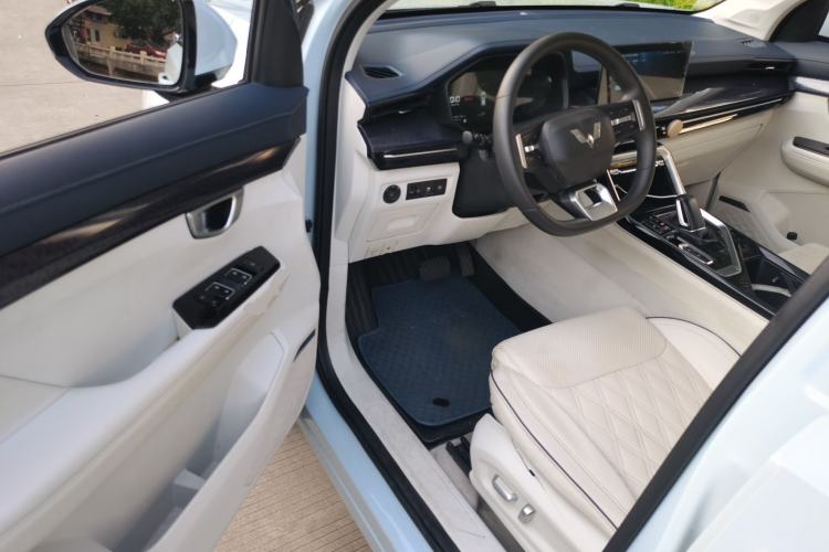 Used Wuling Asta 2022 2.0L DHT Electric-Speed Version Driver Seat
