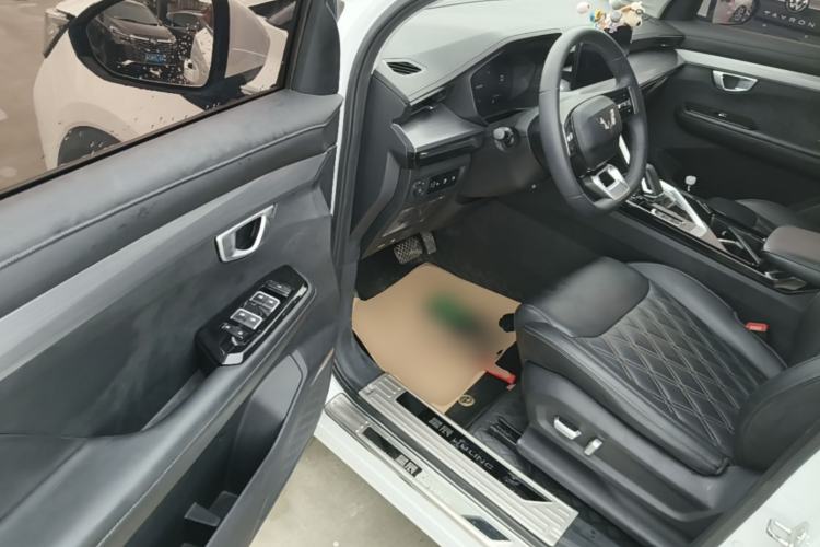 Used Wuling Asta 2022 2.0L DHT Electric-Speed Version Driver Seat