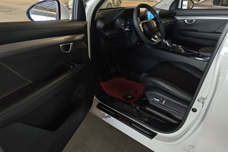 Used Wuling Asta 2022 2.0L DHT Electric-Speed Version Driver Seat