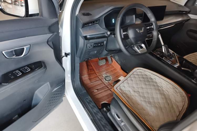 Used Wuling Asta 2022 2.0L DHT Electric-Speed Version Driver Seat