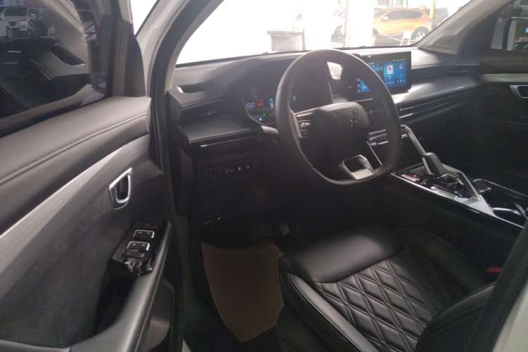 Used Wuling Asta 2022 2.0L DHT Electric-Speed Version Driver Seat