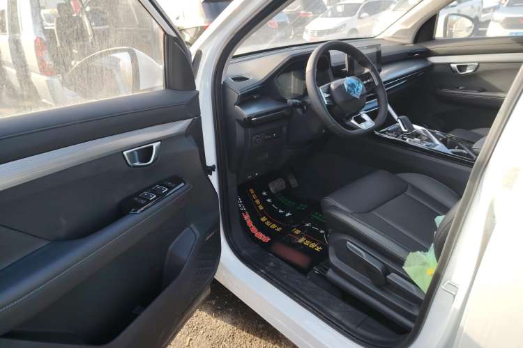 Used Wuling Asta 2022 2.0L DHT Electric Power Version Driver Seat