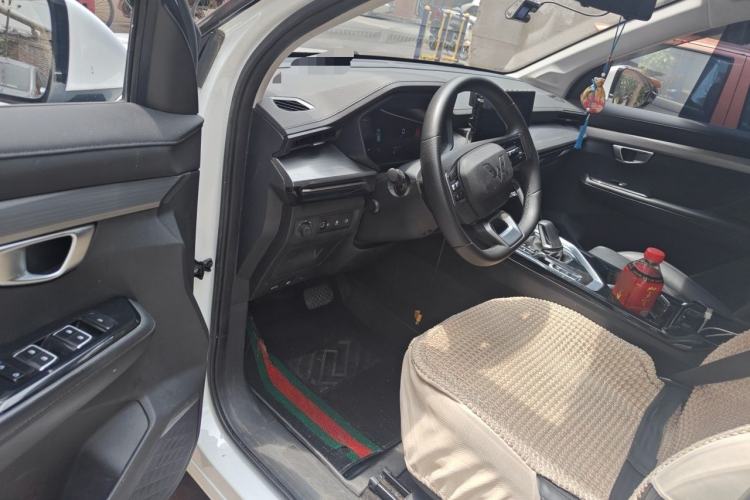 Used Wuling Asta 2022 2.0L DHT Electric-Speed Version Driver Seat