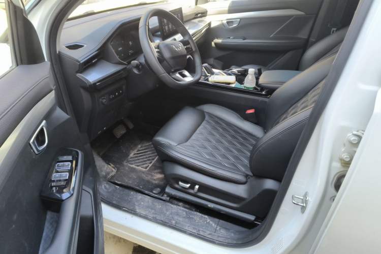 Used Wuling Asta 2022 2.0L DHT Electric-Speed Version Driver Seat