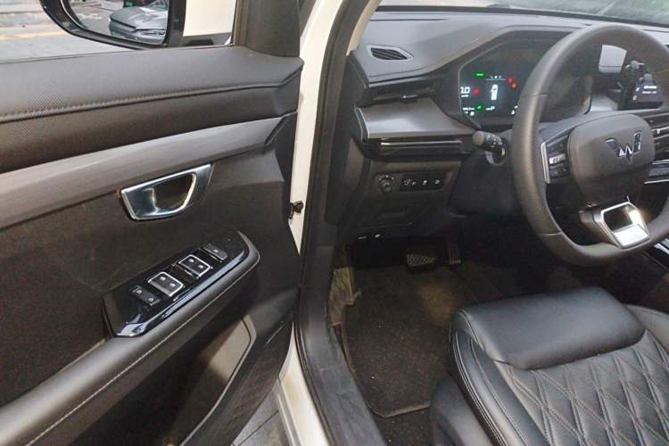 Used Wuling Asta 2022 2.0L DHT Electric-Speed Version Driver Seat