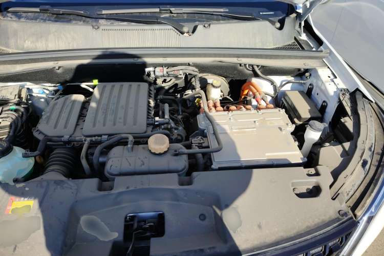 Used Wuling Asta 2022 2.0L DHT Electric Power Version Engine Bay
