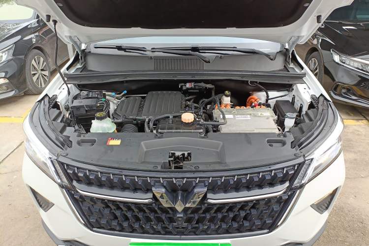 Used Wuling Asta 2022 2.0L DHT Electric-Speed Version Engine Bay