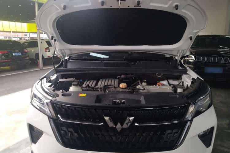 Used Wuling Asta 2022 2.0L DHT Electric-Speed Version Engine Bay