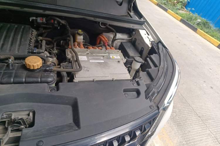 Used Wuling Asta 2022 2.0L DHT Electric-Speed Version Engine Bay Left