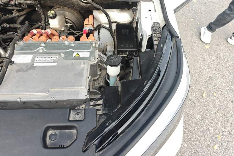 Used Wuling Asta 2022 2.0L DHT Electric-Speed Version Engine Bay Left