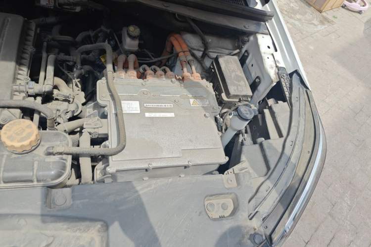 Used Wuling Asta 2022 2.0L DHT Electric-Speed Version Engine Bay Left
