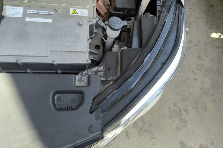 Used Wuling Asta 2022 2.0L DHT Electric-Speed Version Engine Bay Left