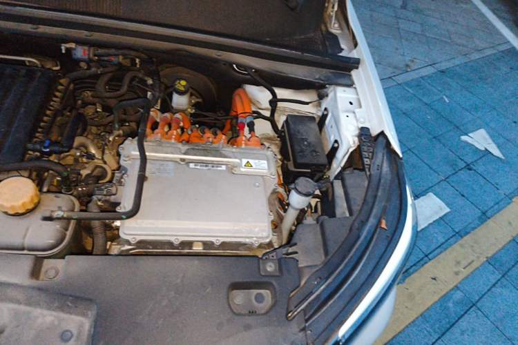 Used Wuling Asta 2022 2.0L DHT Electric-Speed Version Engine Bay Left