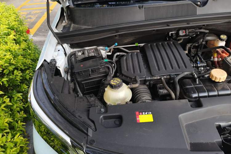 Used Wuling Asta 2022 2.0L DHT Electric-Speed Version Engine Bay Right