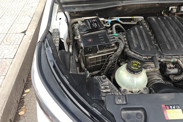 Used Wuling Asta 2022 2.0L DHT Electric-Speed Version Engine Bay Right