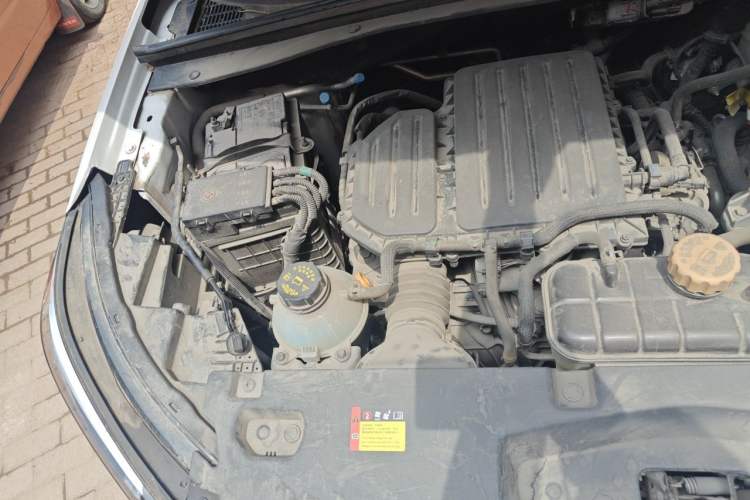 Used Wuling Asta 2022 2.0L DHT Electric-Speed Version Engine Bay Right