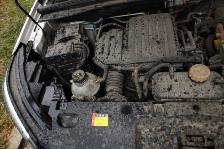 Used Wuling Asta 2022 2.0L DHT Electric-Speed Version Engine Bay Right