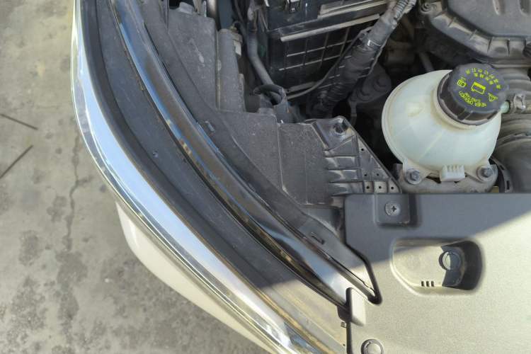 Used Wuling Asta 2022 2.0L DHT Electric-Speed Version Engine Bay Right