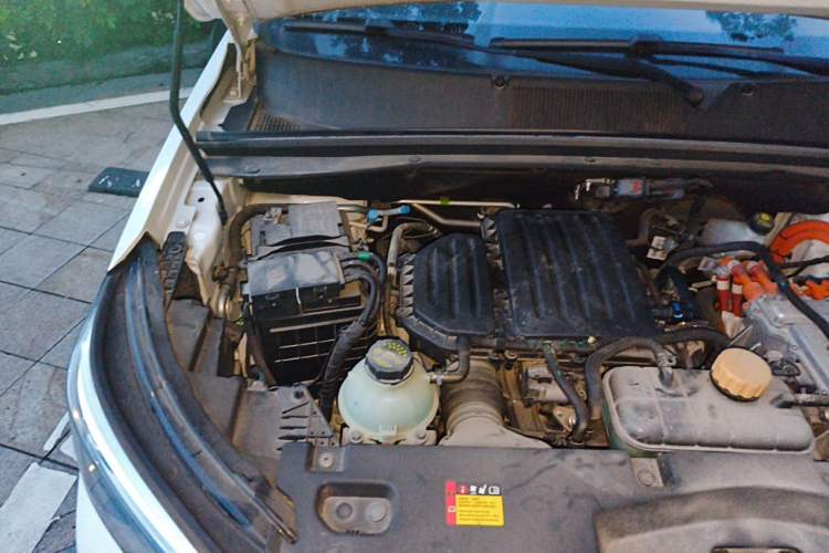 Used Wuling Asta 2022 2.0L DHT Electric-Speed Version Engine Bay Right