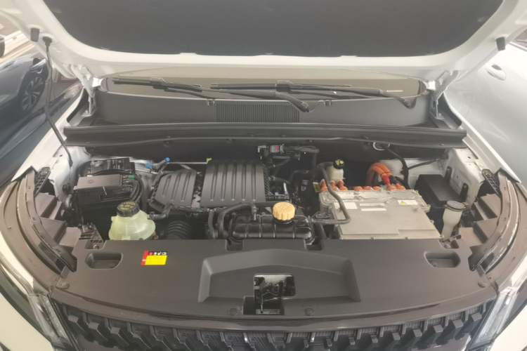 Used Wuling Asta 2022 2.0L DHT Electric-Speed Version Engine Bay