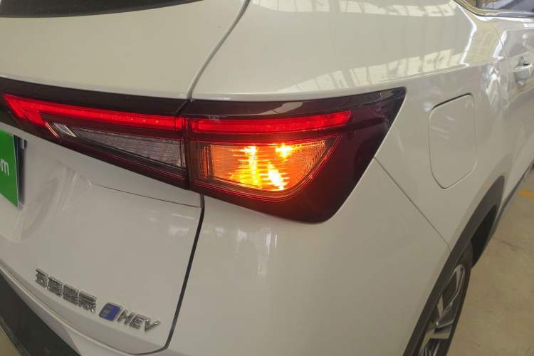 Used Wuling Asta 2022 2.0L DHT Electric-Speed Version Exterior 1