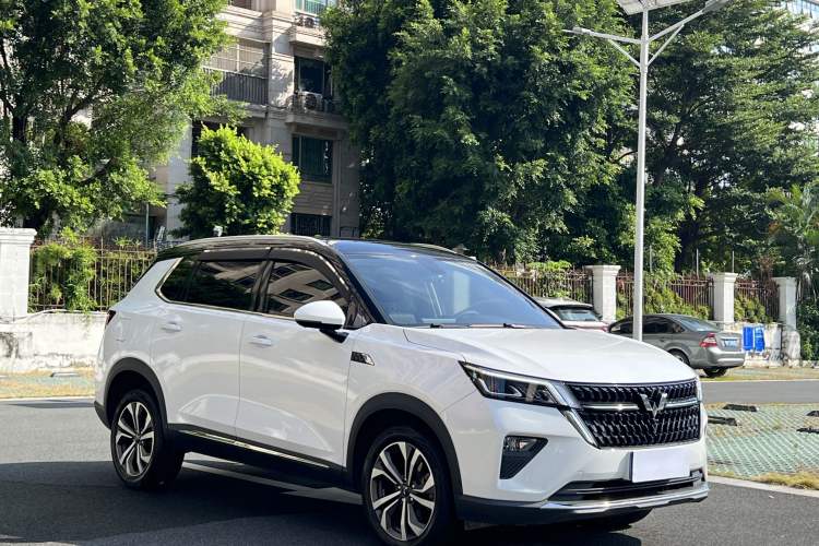 Used Wuling Asta 2022 2.0L DHT Electric-Speed Version Exterior 2