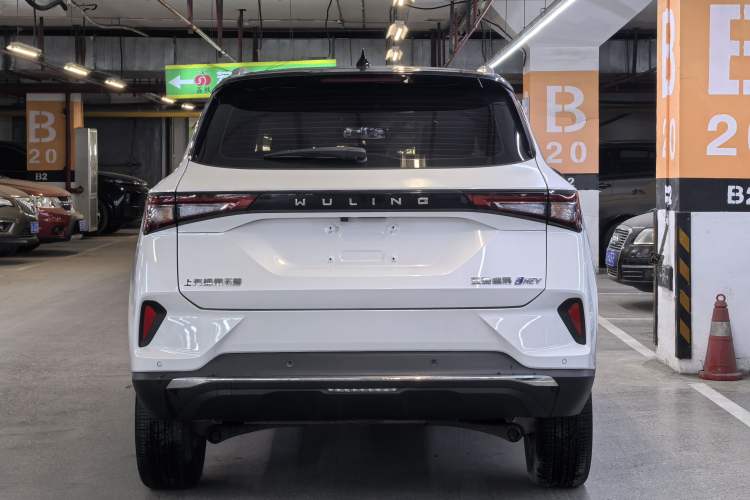 Used Wuling Asta 2022 2.0L DHT Electric-Speed Version Exterior 2