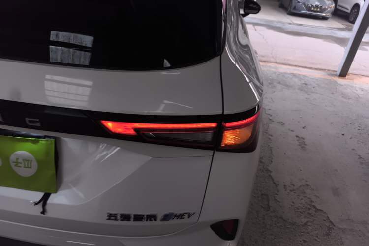 Used Wuling Asta 2022 2.0L DHT Electric-Speed Version Exterior 3