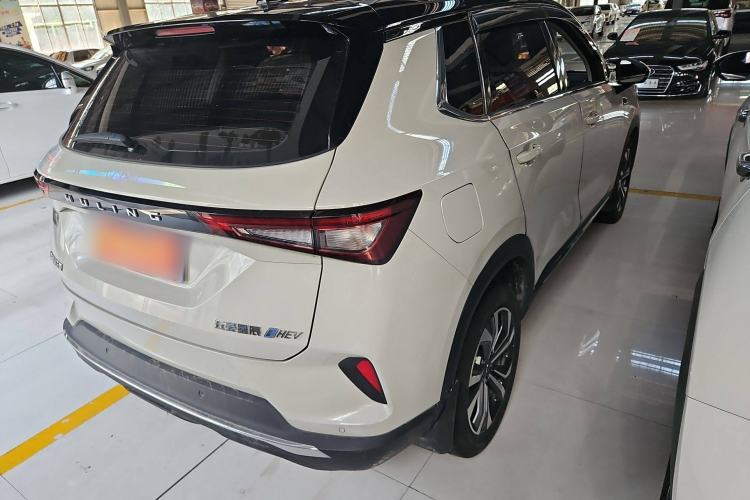 Used Wuling Asta 2022 2.0L DHT Electric-Speed Version Exterior 3