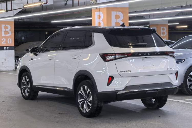 Used Wuling Asta 2022 2.0L DHT Electric-Speed Version Exterior 3