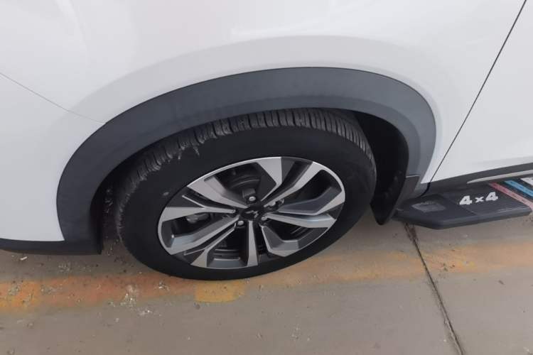 Used Wuling Asta 2022 2.0L DHT Electric-Speed Version Exterior 4