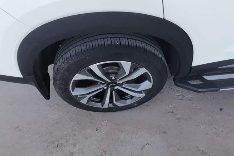 Used Wuling Asta 2022 2.0L DHT Electric-Speed Version Exterior 5