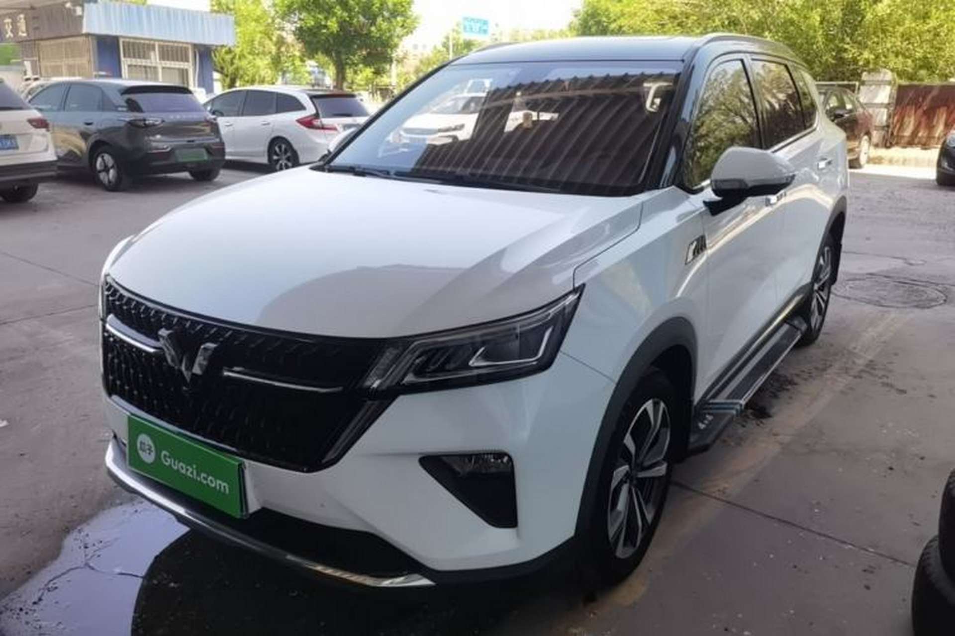 Used Wuling Asta 2022 2.0L DHT Electric-Speed Version Front Left 45 Deg