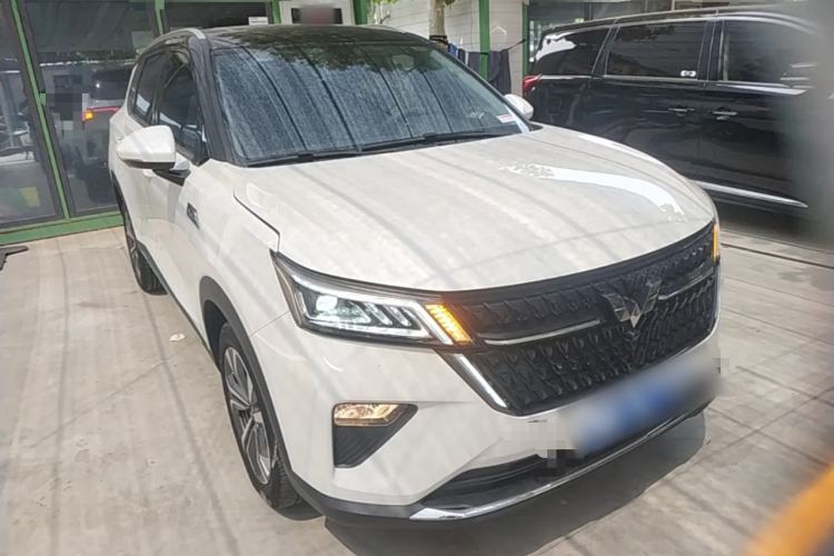 Used Wuling Asta 2022 2.0L DHT Electric-Speed Version Front Right 45 Deg