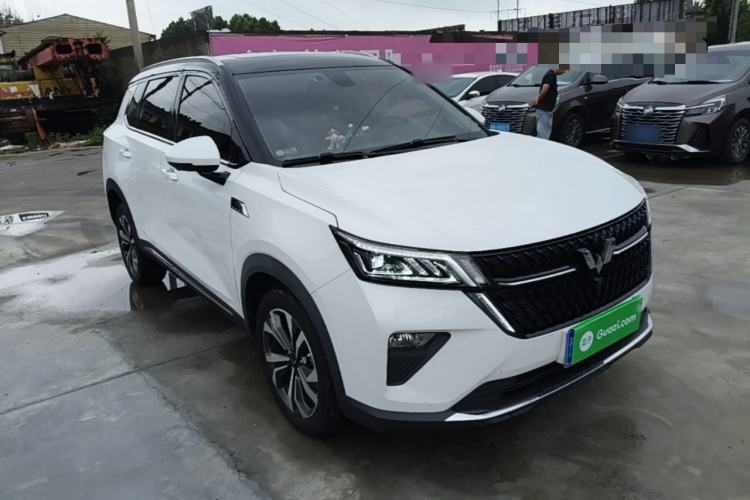 Used Wuling Asta 2022 2.0L DHT Electric-Speed Version Front Right 45 Deg
