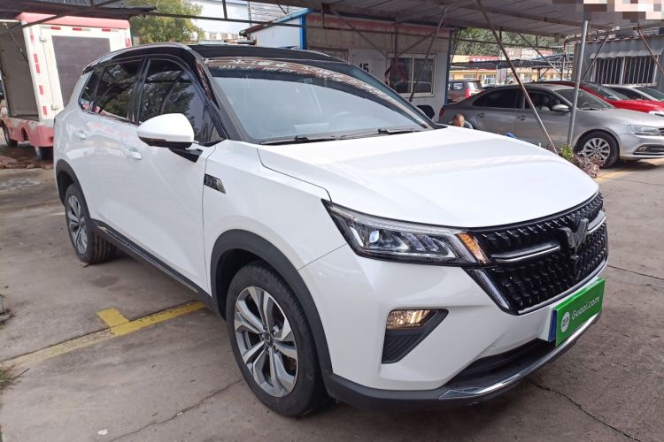 Used Wuling Asta 2022 2.0L DHT Electric-Speed Version Front Right 45 Deg