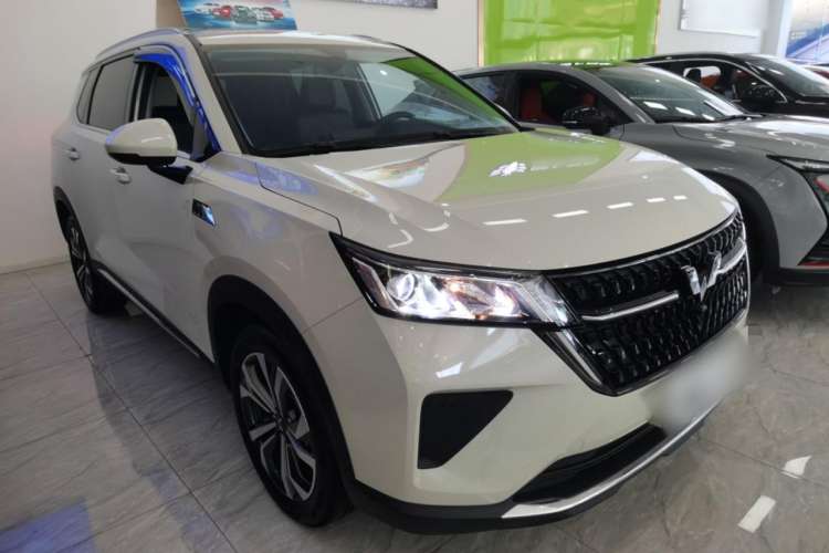 Used Wuling Asta 2022 2.0L DHT Electric Power Version Front Right 45 Deg