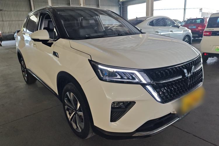 Used Wuling Asta 2022 2.0L DHT Electric-Speed Version Front Right 45 Deg