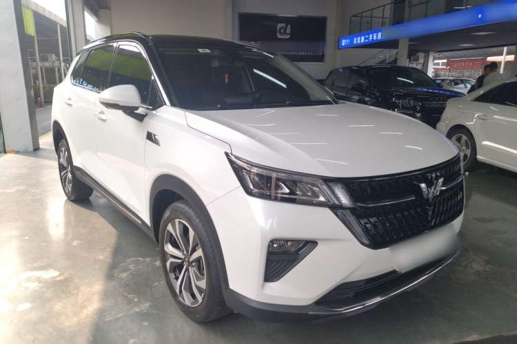Used Wuling Asta 2022 2.0L DHT Electric-Speed Version Front Right 45 Deg