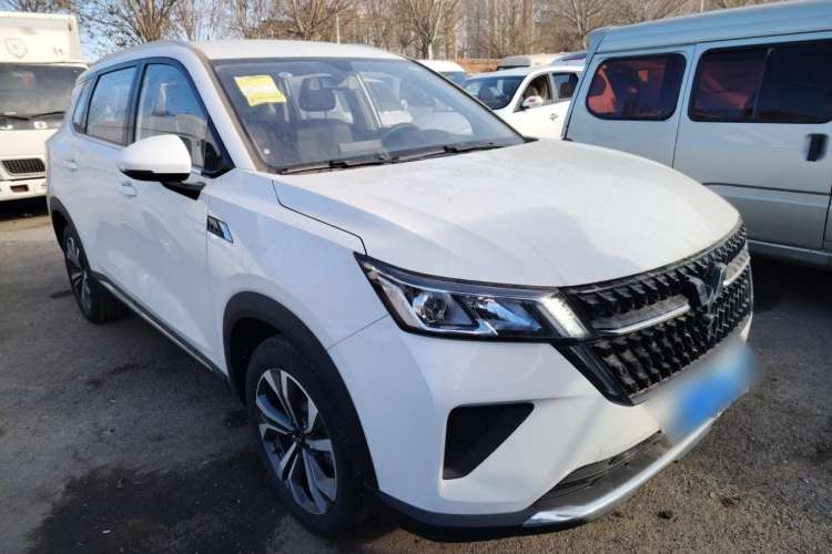 Used Wuling Asta 2022 2.0L DHT Electric Power Version Front Right 45 Deg