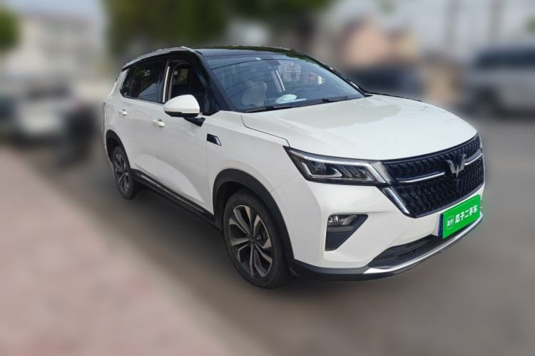Used Wuling Asta 2022 2.0L DHT Electric-Speed Version Front Right 45 Deg
