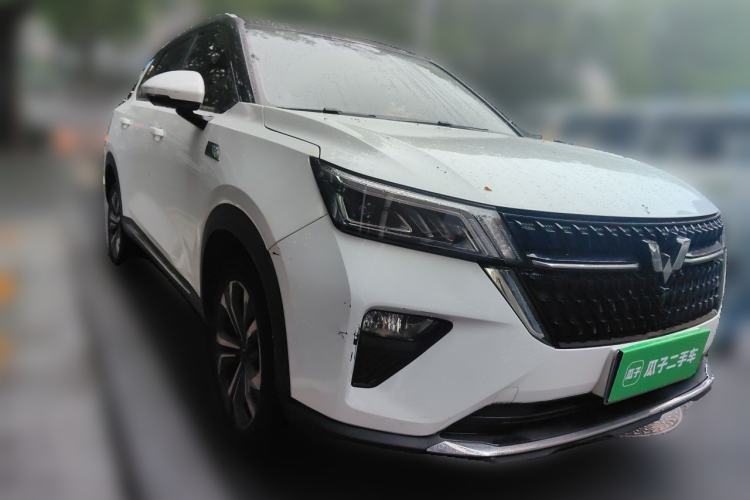 Used Wuling Asta 2022 2.0L DHT Electric-Speed Version Front Right 45 Deg