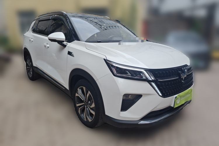 Used Wuling Asta 2022 2.0L DHT Electric-Speed Version Front Right 45 Deg