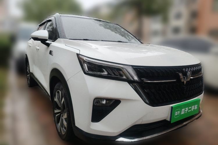 Used Wuling Asta 2022 2.0L DHT Electric-Speed Version Front Right 45 Deg