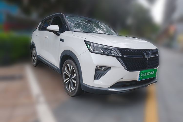 Used Wuling Asta 2022 2.0L DHT Electric-Speed Version Front Right 45 Deg