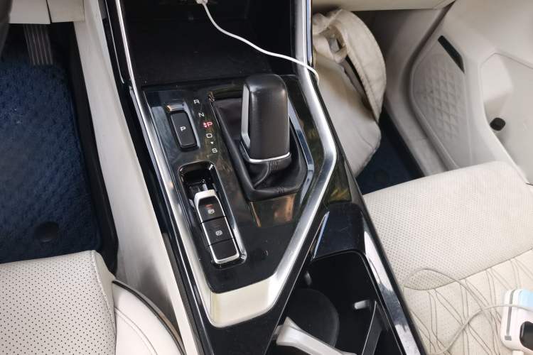 Used Wuling Asta 2022 2.0L DHT Electric-Speed Version Gear Lever