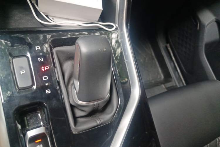 Used Wuling Asta 2022 2.0L DHT Electric-Speed Version Gear Lever