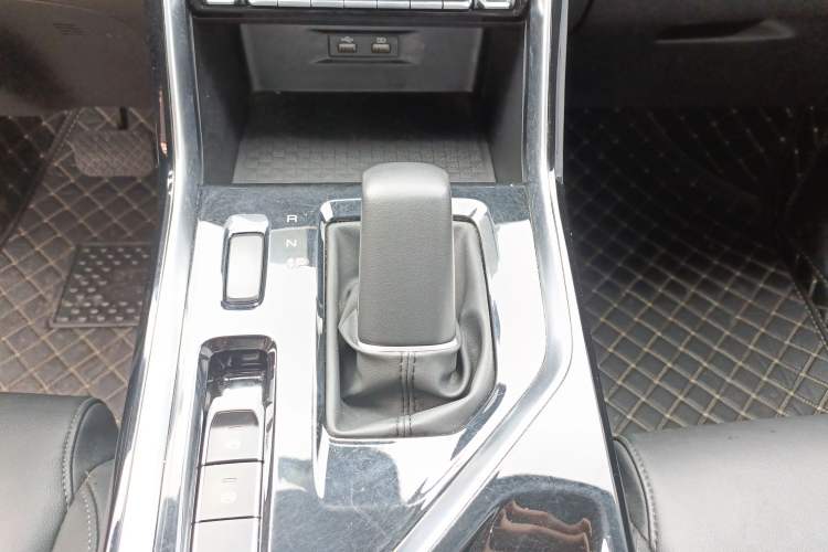 Used Wuling Asta 2022 2.0L DHT Electric-Speed Version Gear Lever